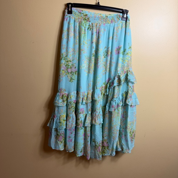 Vineyard Vines, blue floral tiered, ruffle maxi. Medium. - Picture 7 of 9
